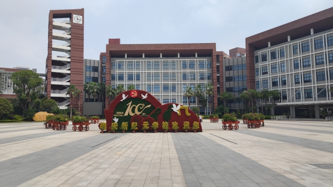 智龍“高中信息技術(shù)開發(fā)套裝”順利入駐瑞安市上海新紀(jì)元高級中學(xué)！